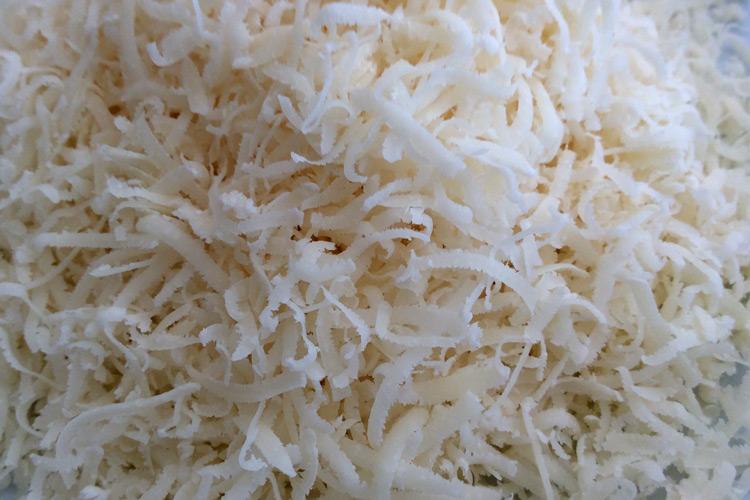 Queso parmesano rallado.