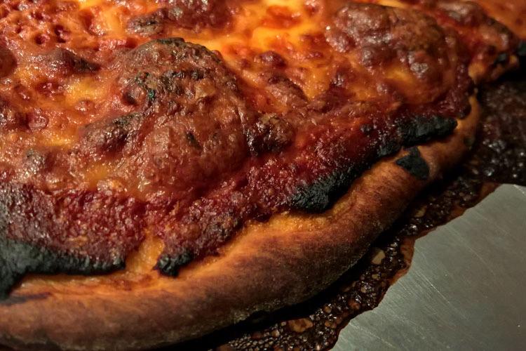 Pizza quemada.
