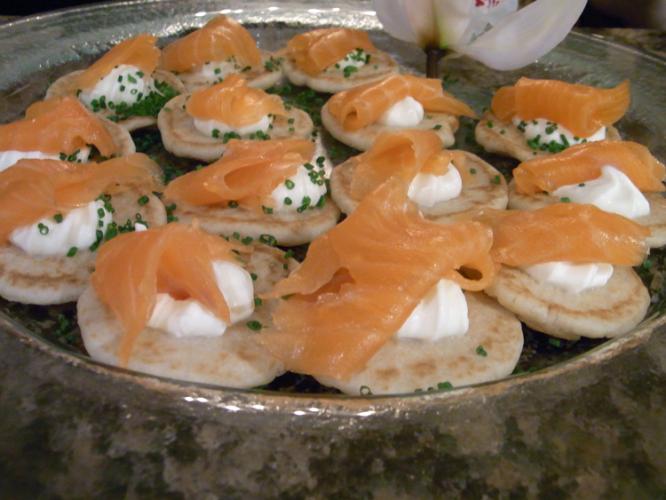 Blinos con salmón ahumado.