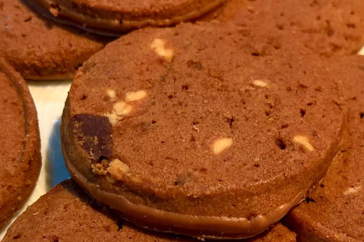 Galletas de chocolate con pepitas de chocolate.