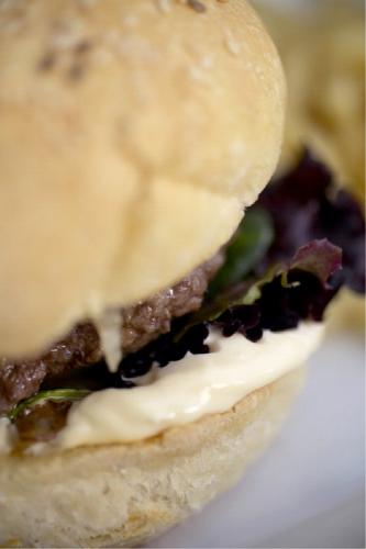 Hamburguesa en panecillo.