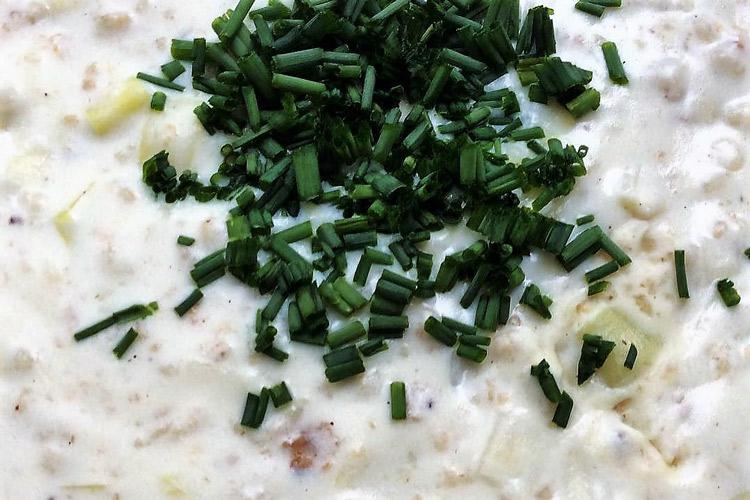 Detalle de la sopa irlandesa de puerro y avena.