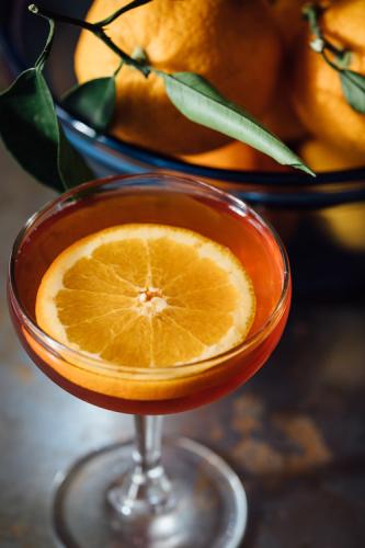 Cóctel de licor de naranja.