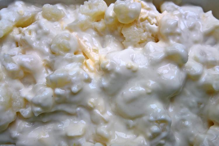 Coliflor con bechamel lista para el horno.
