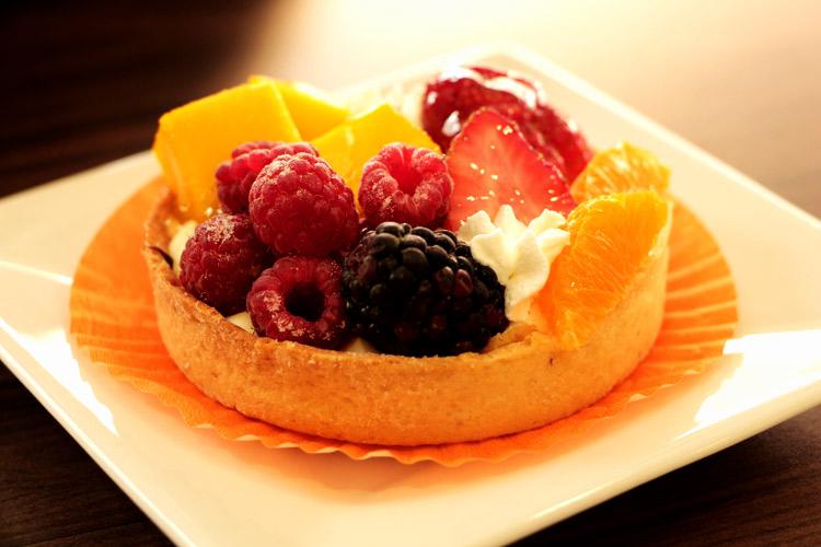 Tartaleta de crema pastelera y bayas.