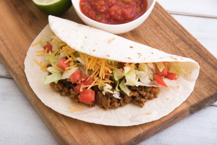 Taco blando ya relleno.