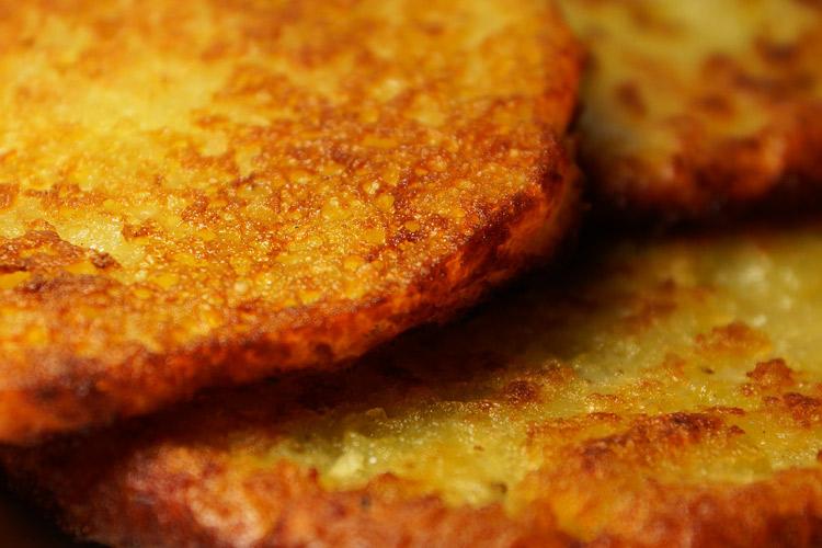 Latkes, levivot o tortitas de patata. 