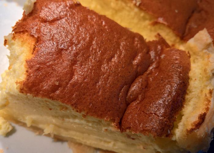 Pastel de suflé de queso, parte superior.