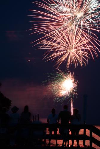 Fuegos artificiales para celebrar el 4 de julio en Georgia.