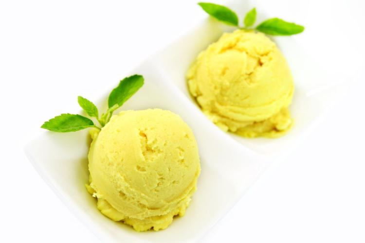 Dos bolas de helado de durián.