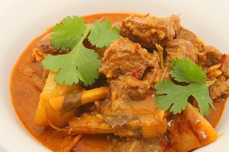 Curry de carne con patatas.
