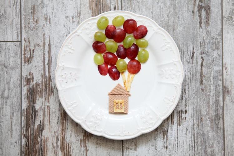 Globos de fanatasía dibujados con uvas