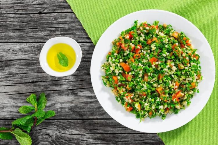 Tabulé, una ensalada de trigo bulgur con perejil.