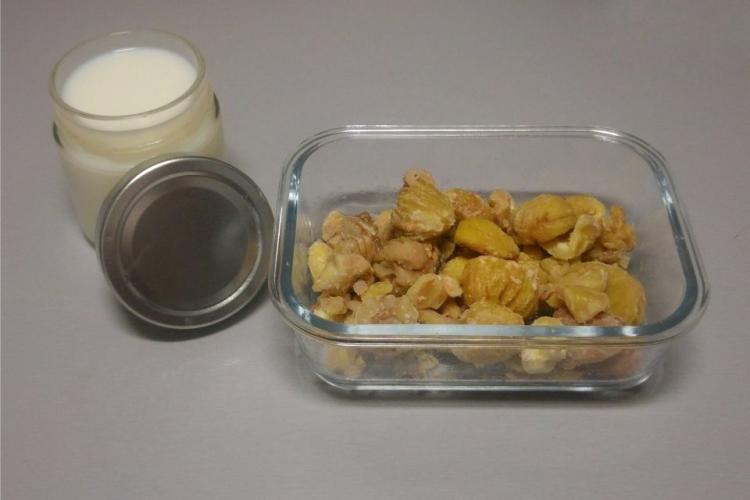 Castañas con leche, postre gallego.