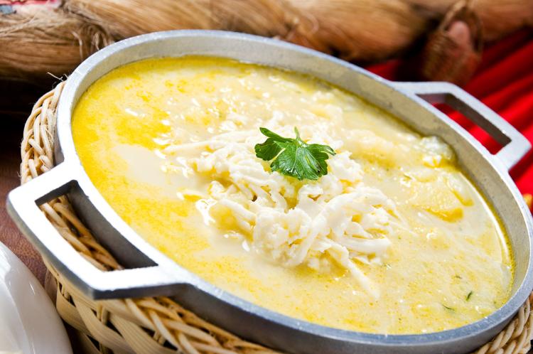 Locro, una sopa ecuatoriana de patata y queso.