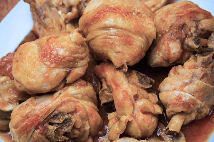 Guisado de pollo al estilo paisano.