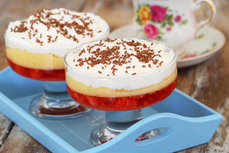 Trifle inglés en copas individuales.