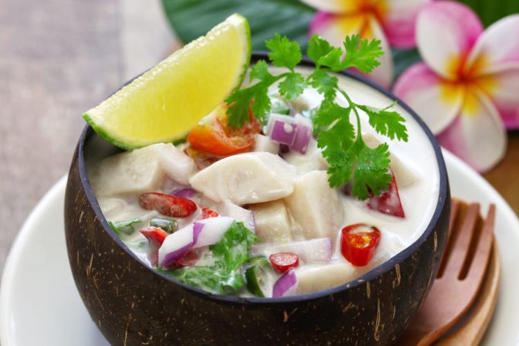 Kokoda, una especie de cebiche con leche de coco.