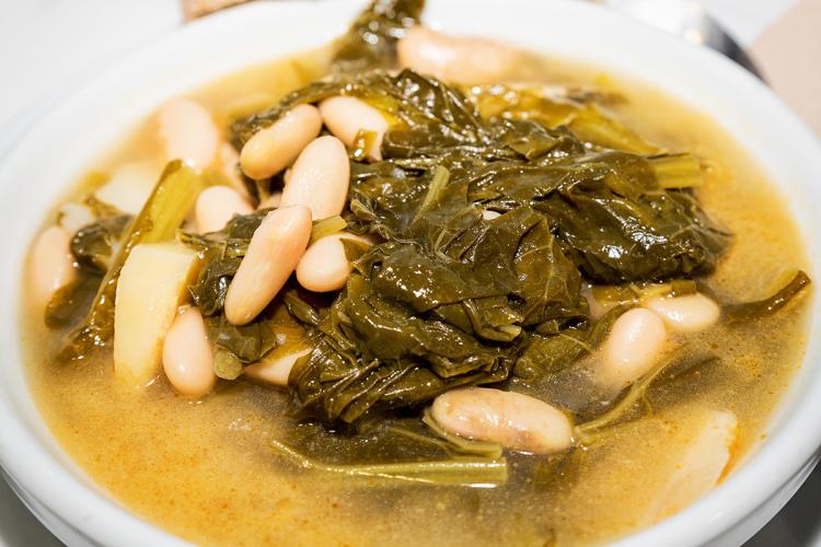 Un plato de caldo gallego.