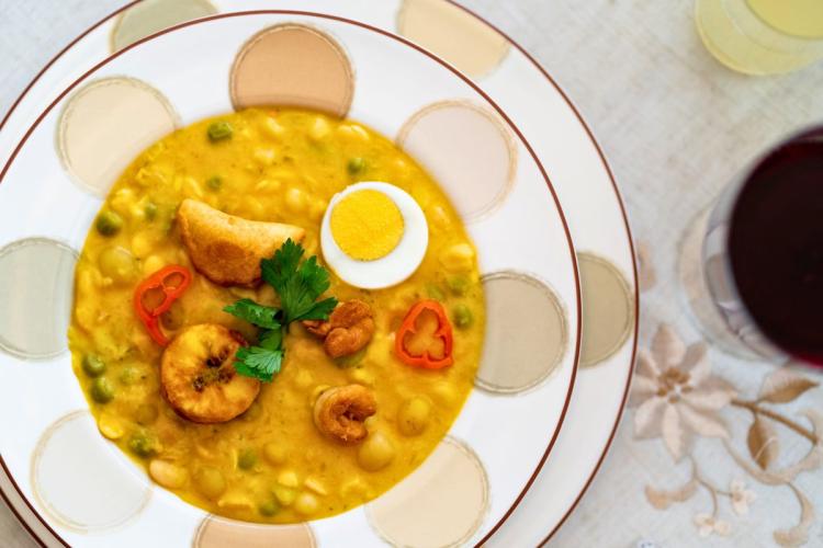 Un plato de fanesca ecuatoriana.