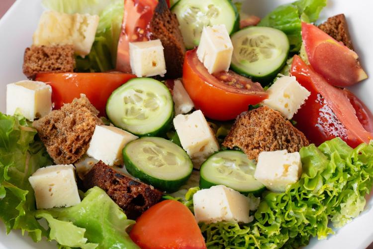 Ensalada de pan, IA generativa.