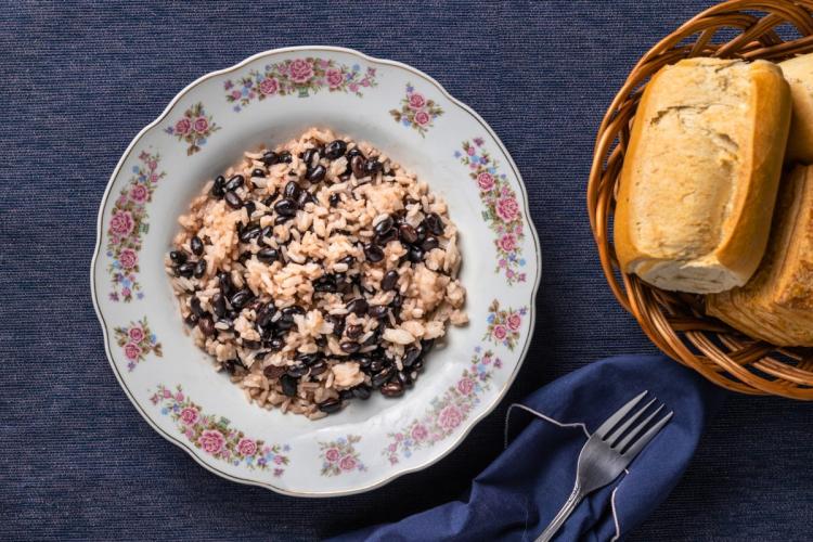 Un plato de gallo pinto.