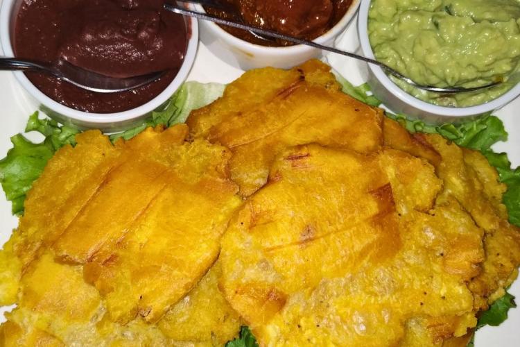 Los patacones son comida callejera.