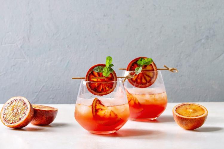 Cóctel de la buena suerte con naranjas sanguinas.