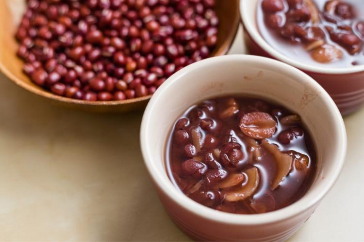 Judías azuki en sopa.
