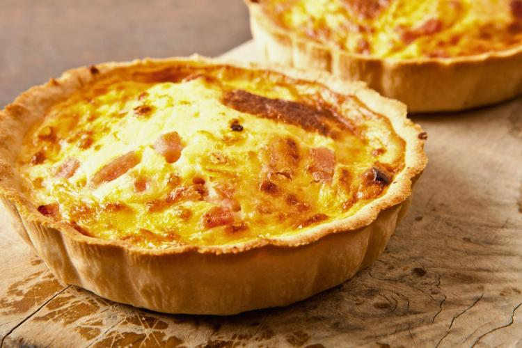 Dos quiches lorraine de tamaño individual.
