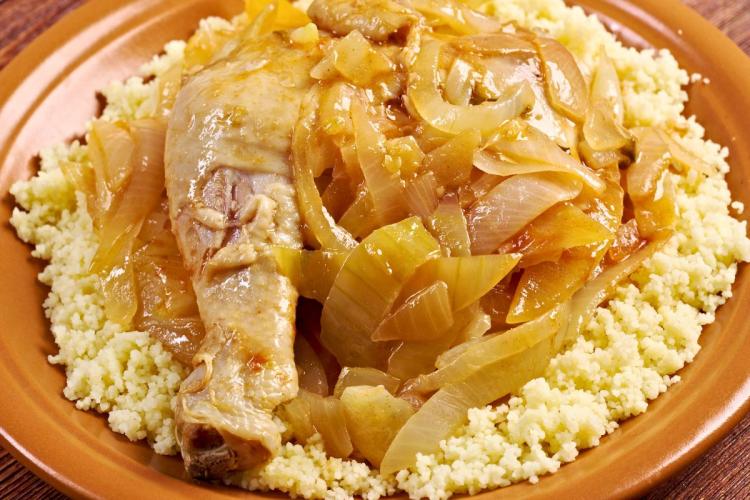 Yassa poulet, un delicioso pollo adobado.