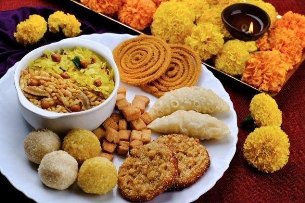 Bocaditos dulces y salados especiales para Diwali.