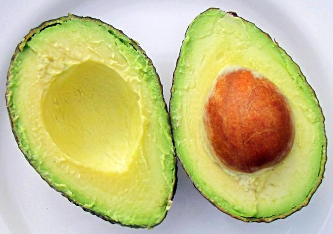 Aguacate abierto.