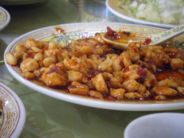 Comida china en la mesa.