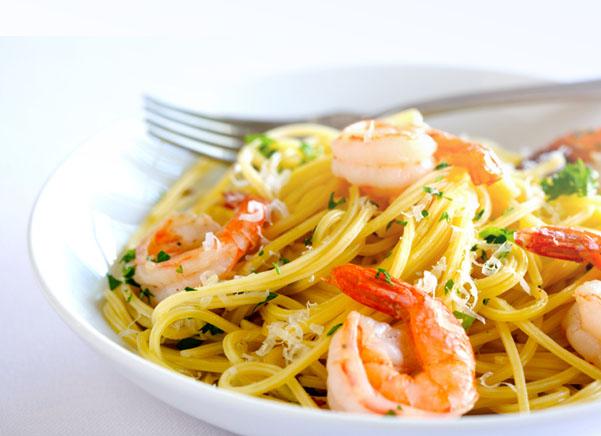 Pasta con gambas.