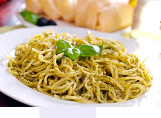 Espagueti al pesto.