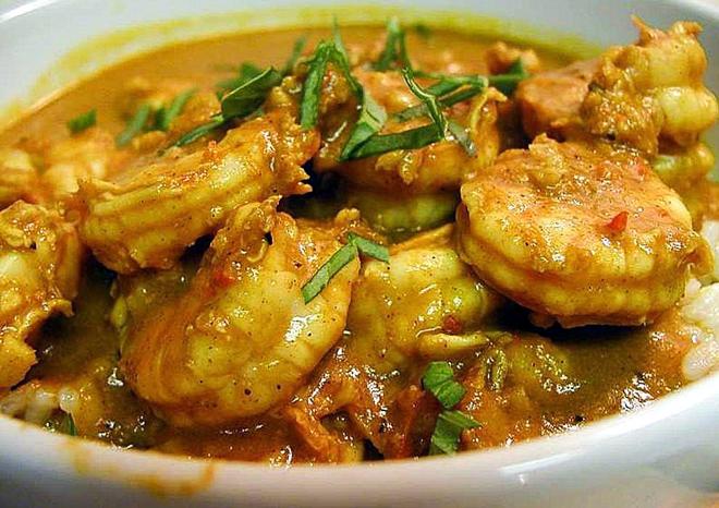 Curry de gambas con leche de coco.