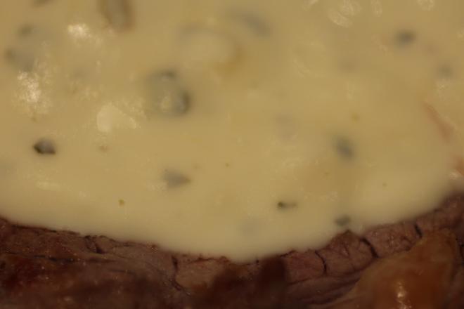 Detalle de salsa bearnesa.
