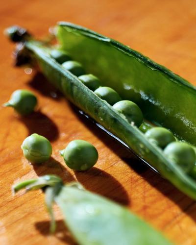 Guisantes en su vaina.