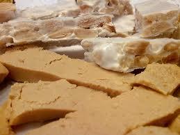 Turrón de Alicante y turrón de Jijona.