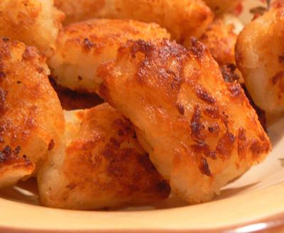 Tortilas de puré de patata o tater tots.
