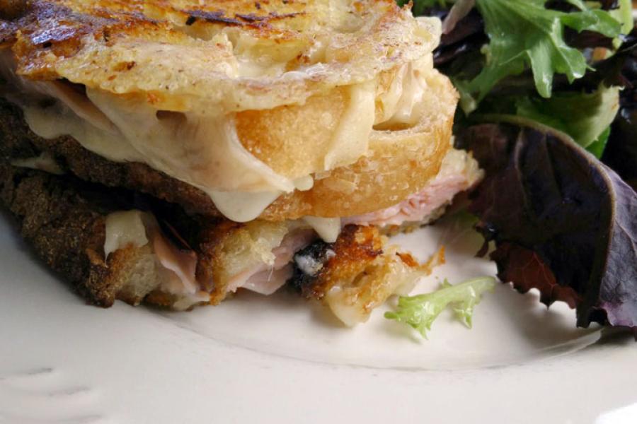 Bocadillo y ensalada de Melbourne.