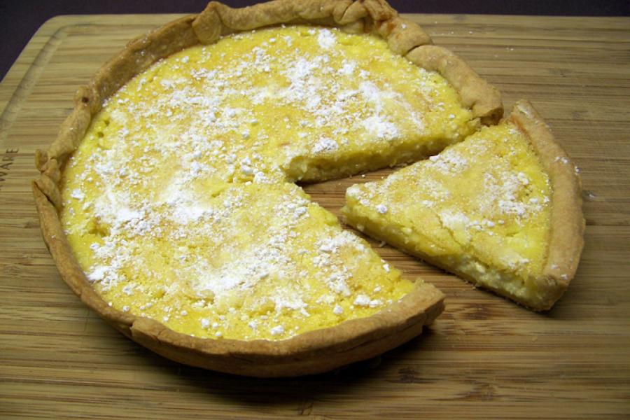 Tarta de requesón y crema de limón con bse de masa.