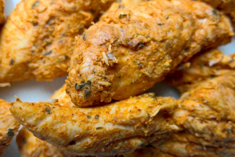 Detalle de pollo tikka.
