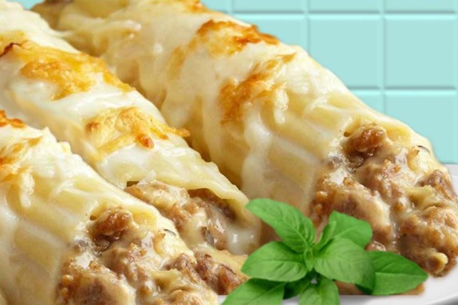 Canelones de carne con bechamel.