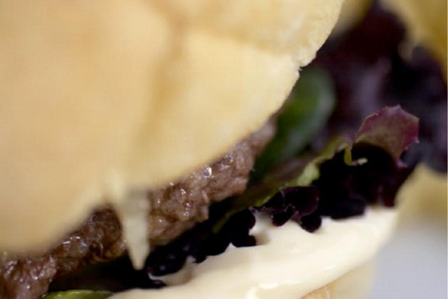 Hamburguesa en panecillo.