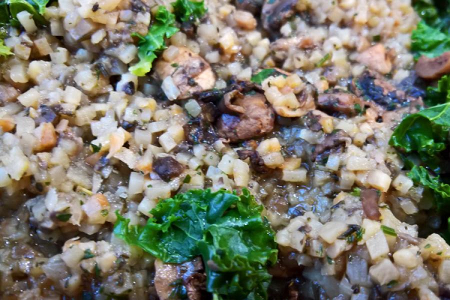 Risotto sin arroz, con champiñones y raíz de apio.