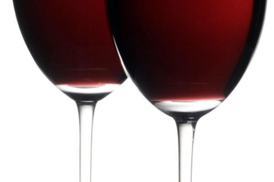 Copas con vino tinto.