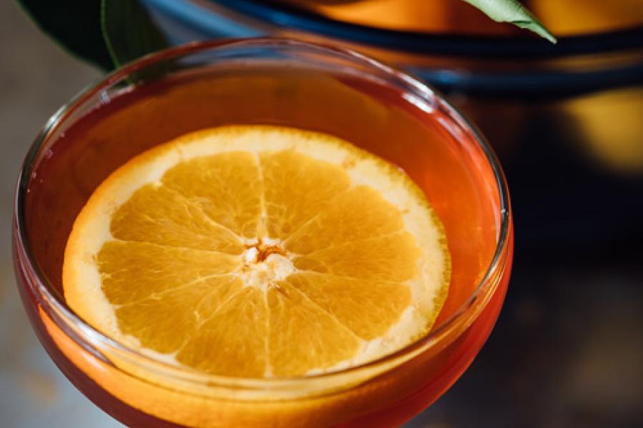 Cóctel de licor de naranja.