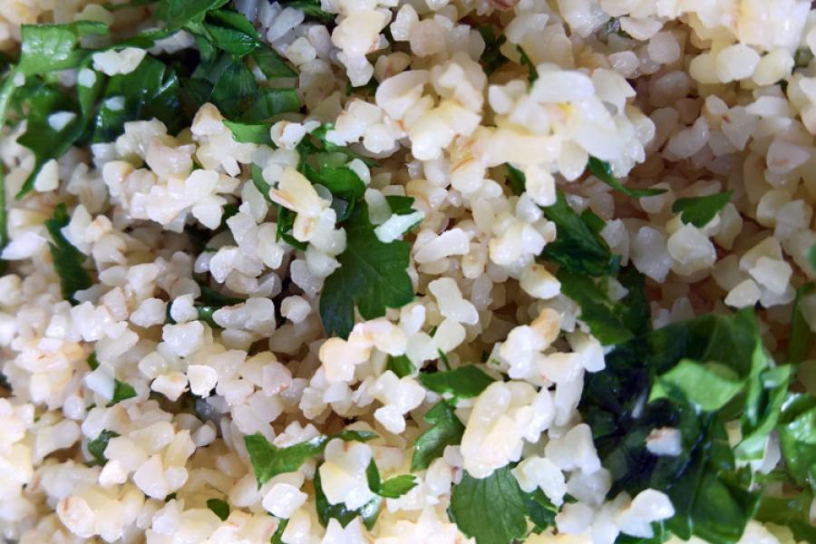 Tabulé, o tabbouleh, serivdo.